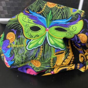 Mardi Gras Face Mask - A Fat Tuesday Face Mask to wear for Mardi Gras. #MardiGras #FatTuesday
