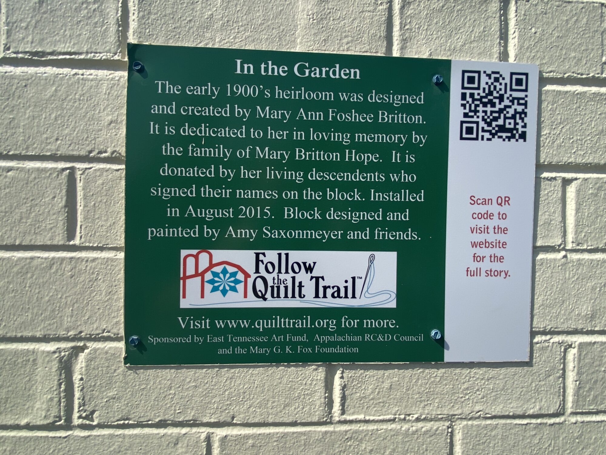 In the Garden - a quilt block on the Downtown Greeneville Follow the Quilt Trail. #QuiltTrail #GreenevilleTN #IntheGarden #QuiltBlock