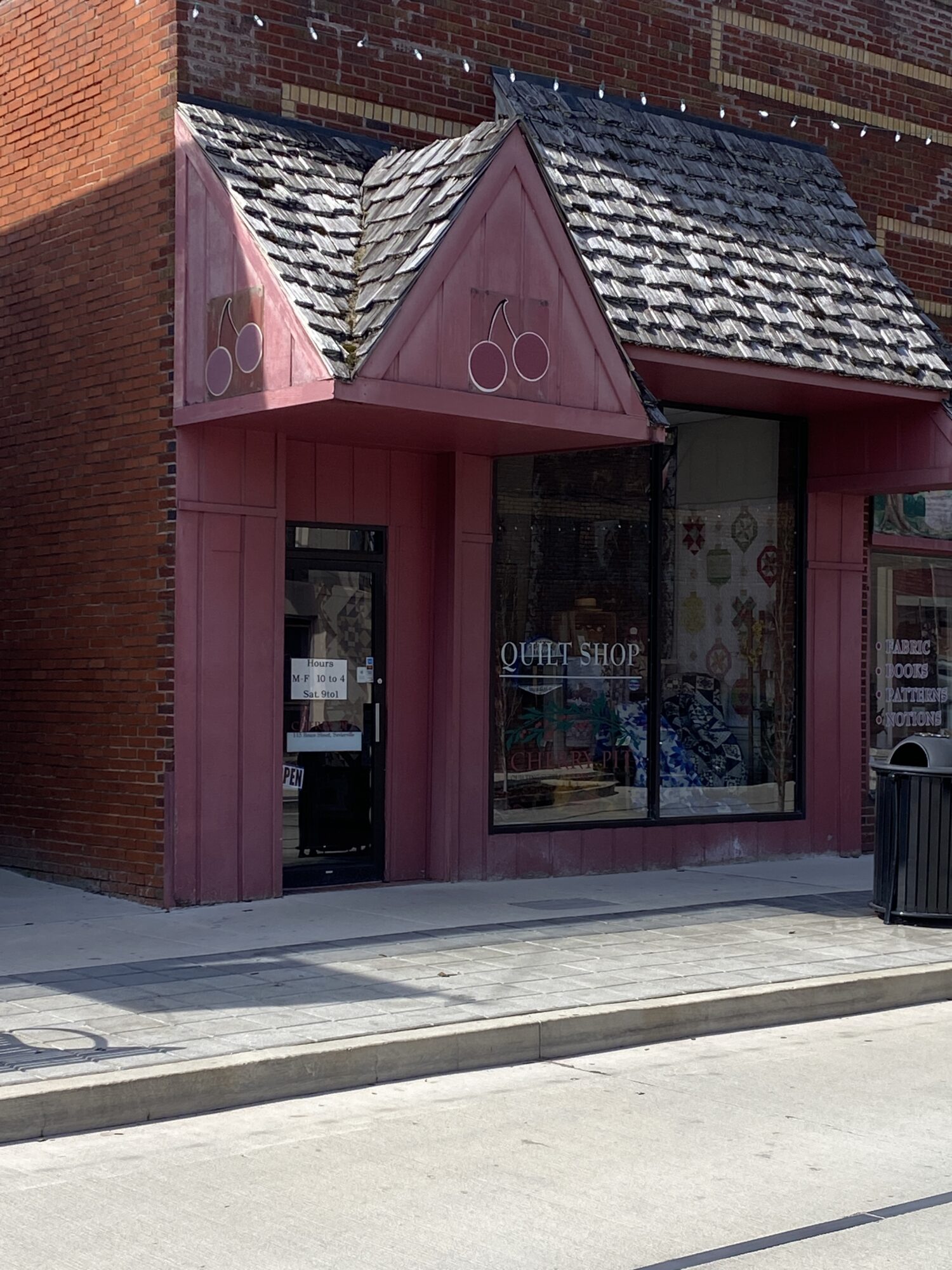 The Cherry Pit Quilt Shop Sevierville - This is a nice and friendly quilt shop, a fabric shop located in downtown Sevierville, TN. They have all kinds of fabric, quilting patterns, notions, and much more! 