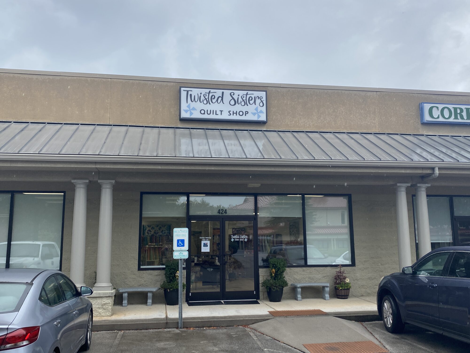 Twisted Sisters Quilt Shop Alcoa (new location) outside 