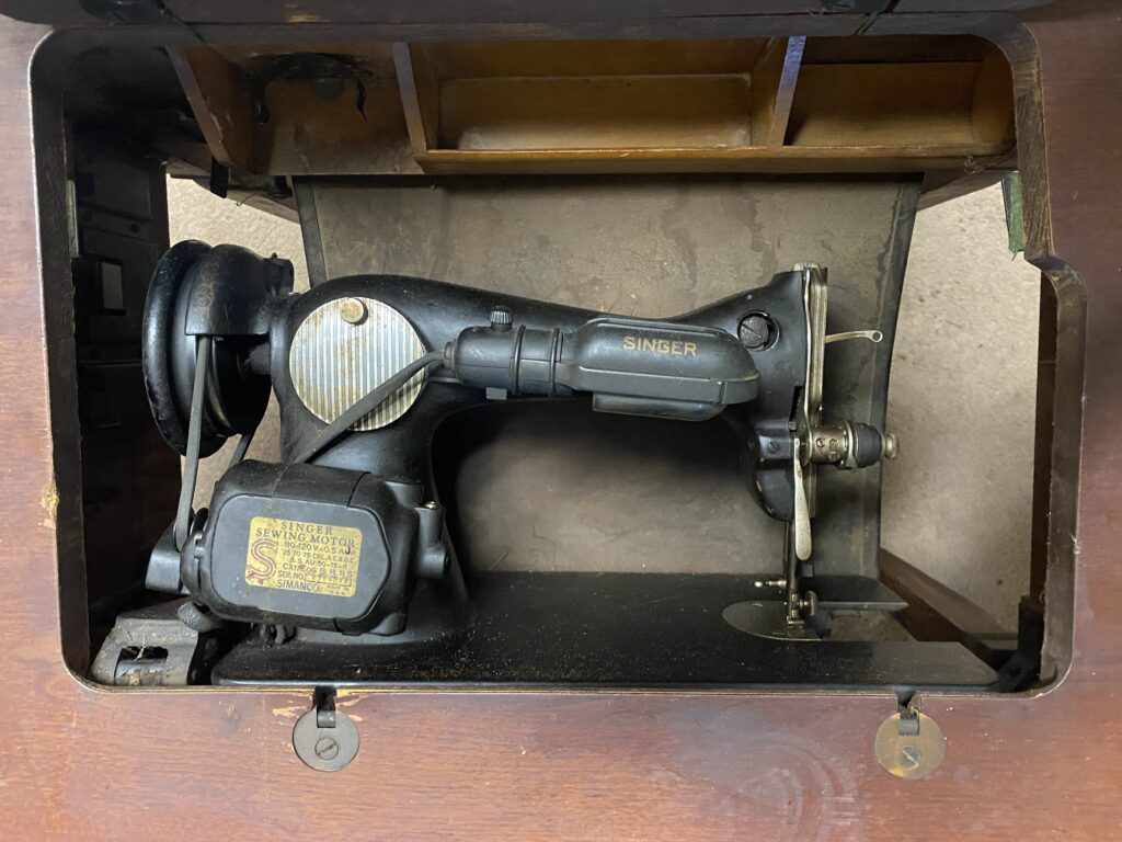 Meet Rosie - An Antique Singer Sewing Machine